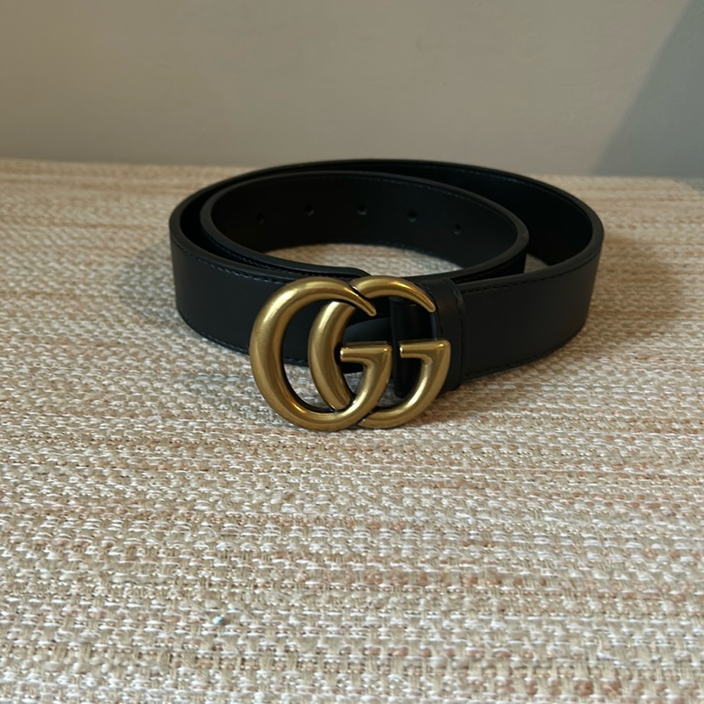Black Gucci belt